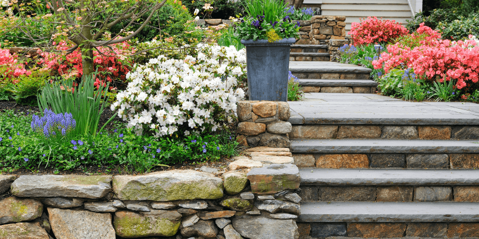 image of hardscape project with retaining wall and stairs made out of hardscape products